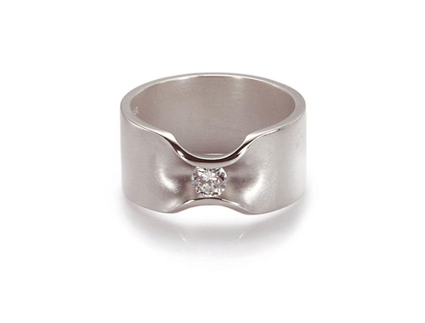 Der Platin Ring aus der Schmuck Serie Devotion hat einen Brillanten von 0,20ct Platin Ring 0,20